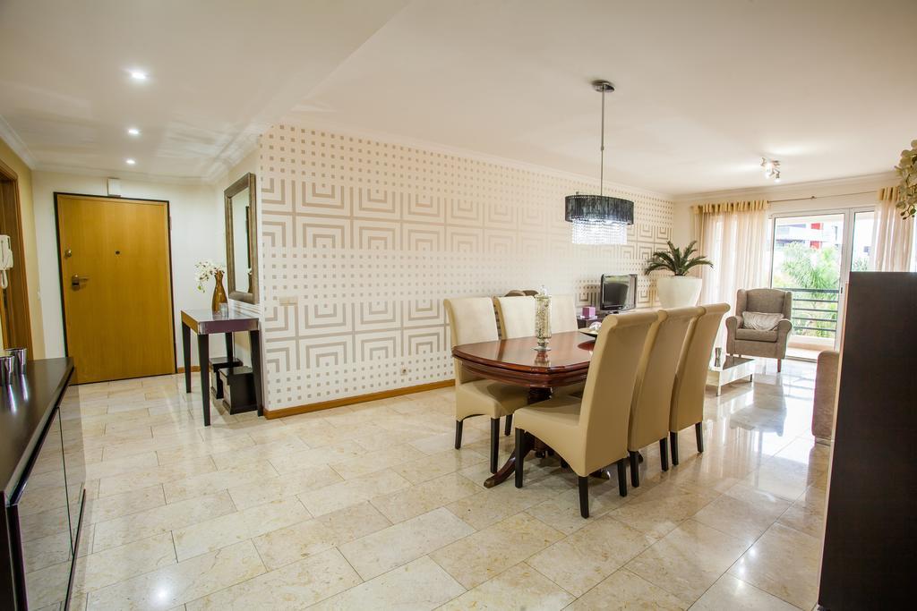 Apartamento Caires Apartment ฟุงชาล ภายนอก รูปภาพ