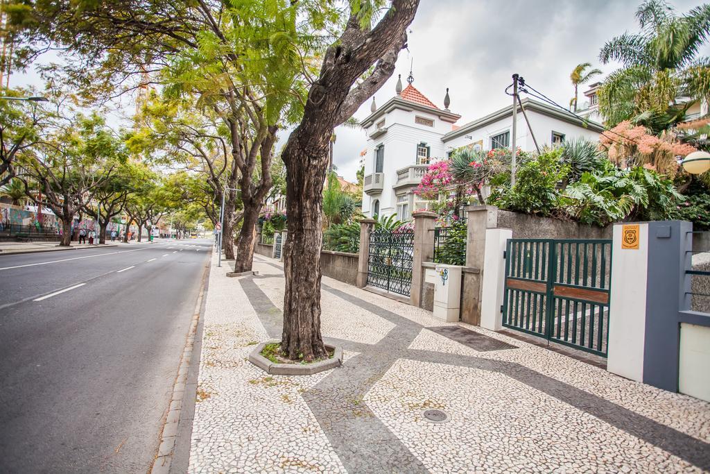 Apartamento Caires Apartment ฟุงชาล ภายนอก รูปภาพ