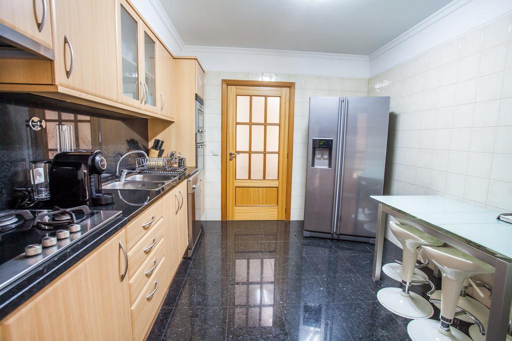 Apartamento Caires Apartment ฟุงชาล ภายนอก รูปภาพ