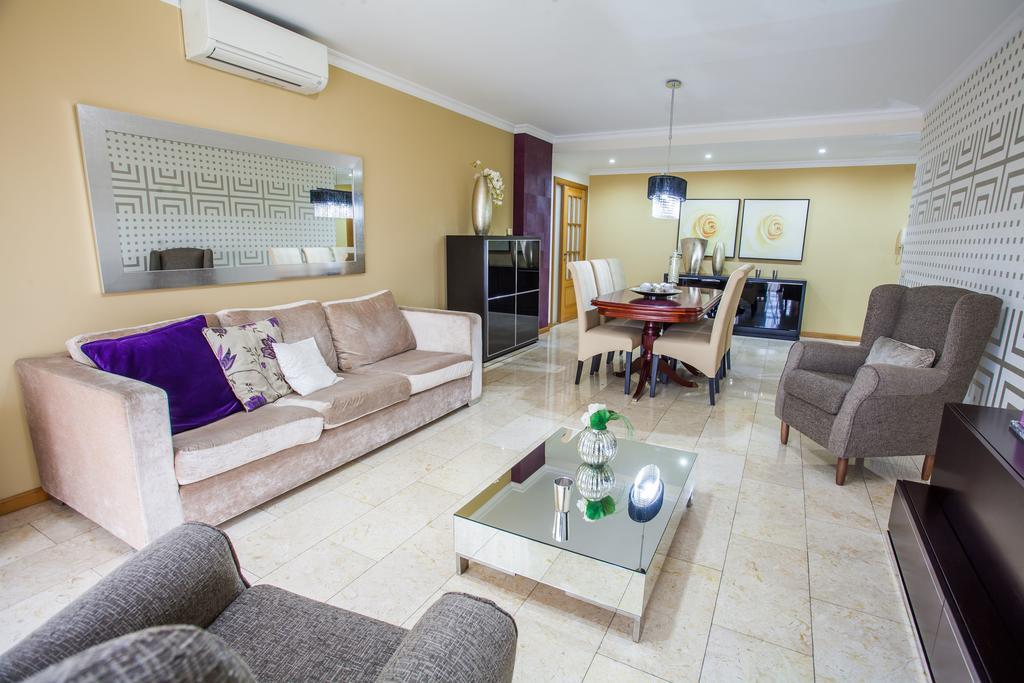 Apartamento Caires Apartment ฟุงชาล ภายนอก รูปภาพ
