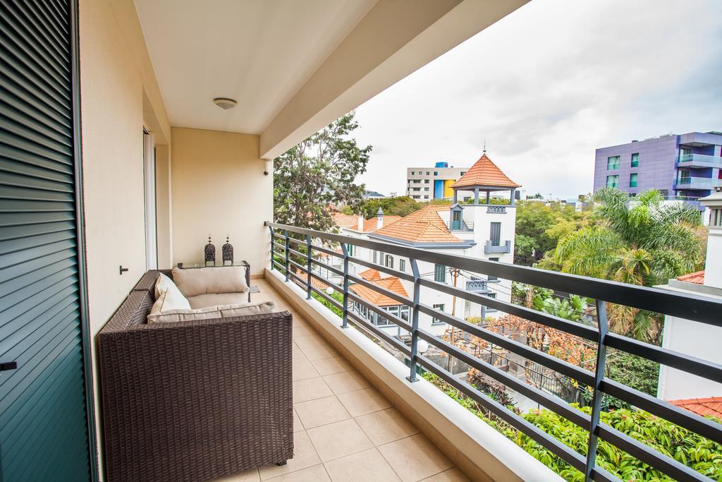 Apartamento Caires Apartment ฟุงชาล ภายนอก รูปภาพ